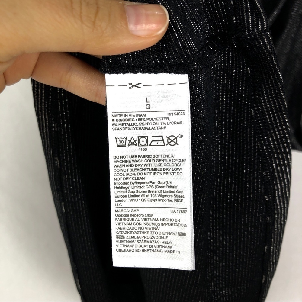 GAP fit black silver metallic tank top - Picture 4 of 8